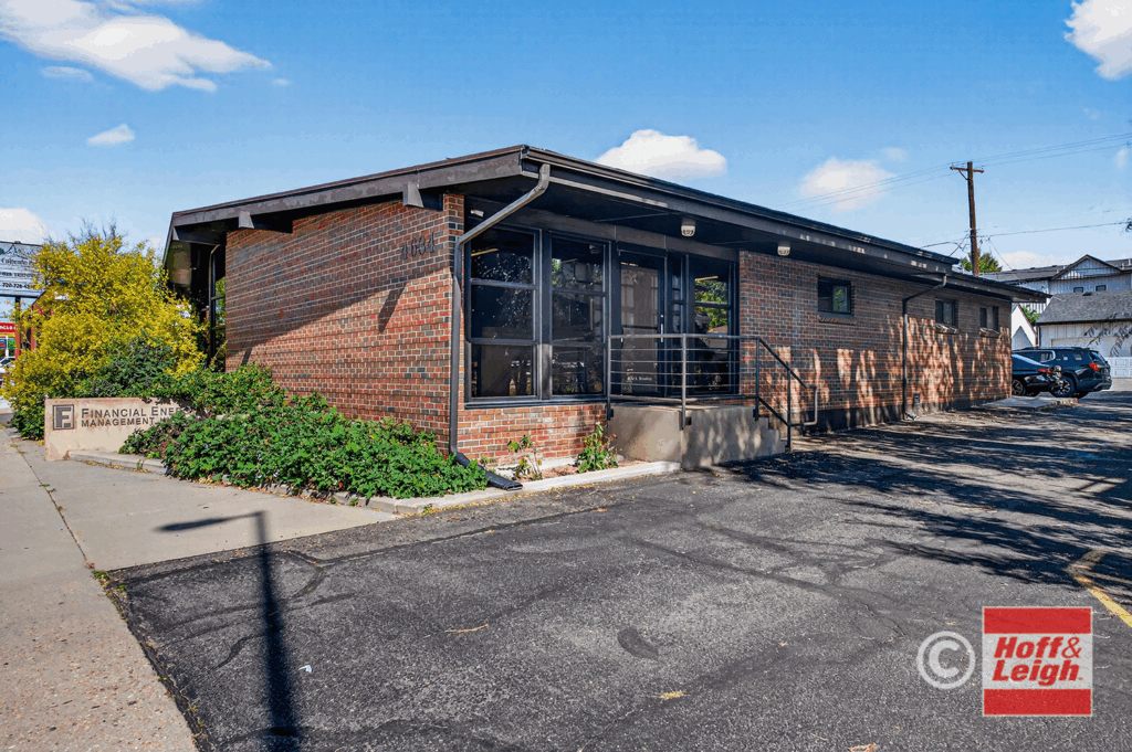 4634 S Broadway Image